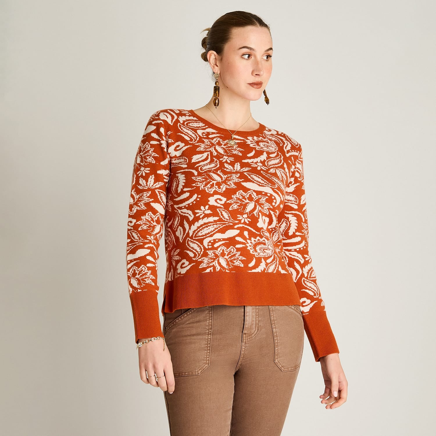Sweater Terracota Manga Larga Elasticidad Baja Sin Forro Calce Holgado Tela Tejido